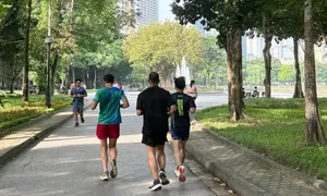Chạy bộ hùng hục mấy vòng hồ rồi ngồi nhậu đến khuya Chạy bộ hùng hục mấy vòng hồ rồi ngồi nhậu đến khuya