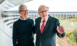 Warren Buffett: CEO Apple Tim Cook mang tiền về Berkshire Hathaway nhiều hơn tôi Warren Buffett: CEO Apple Tim Cook mang tiền về Berkshire Hathaway nhiều hơn tôi