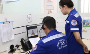 Cô gái bị điện giật bởi dây sạc đứt Cô gái bị điện giật bởi dây sạc đứt
