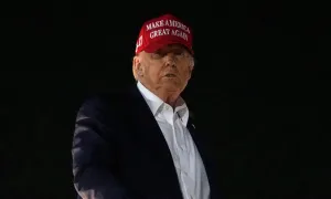 Ông Trump đề cập khả năng siết lệnh trừng phạt Nga Ông Trump đề cập khả năng siết lệnh trừng phạt Nga