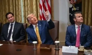 Ông Trump khoe cách bài trí Nhà Trắng trong cuộc họp nội các