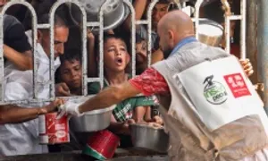 Tình cảnh 'vật vờ như xác sống' vì đói ăn ở Gaza