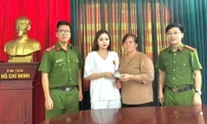 Cô gái trả lại 45 triệu đồng nhặt được