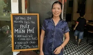 Nấu cháo, luộc trứng tặng người xem diễu binh
