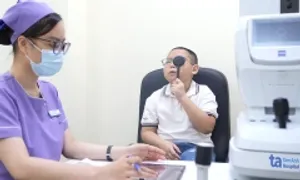 Cận một bên mắt có cần đeo kính không? Cận một bên mắt có cần đeo kính không?